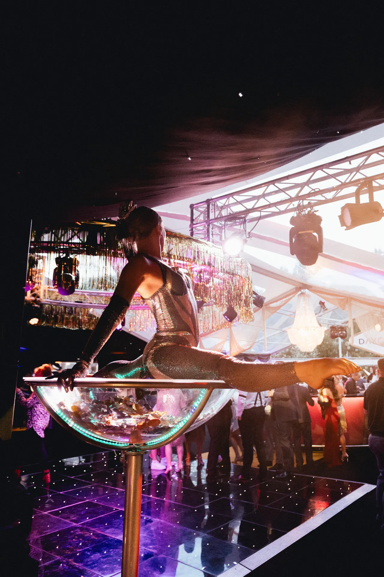 Gatsby martini: giant martini glass, gatsby theme
